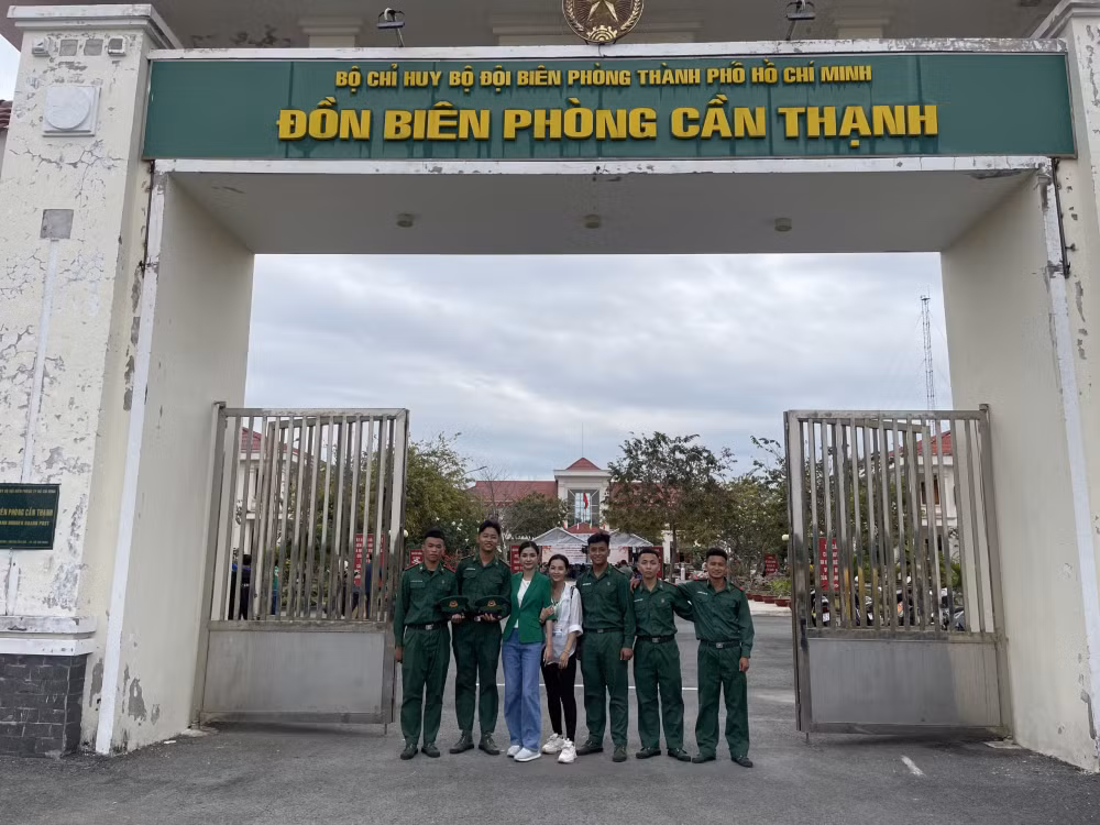 hoa hau moi truong viet nam chung tay giu la phoi xanh can gio tham ba con bien gioi hinh 1