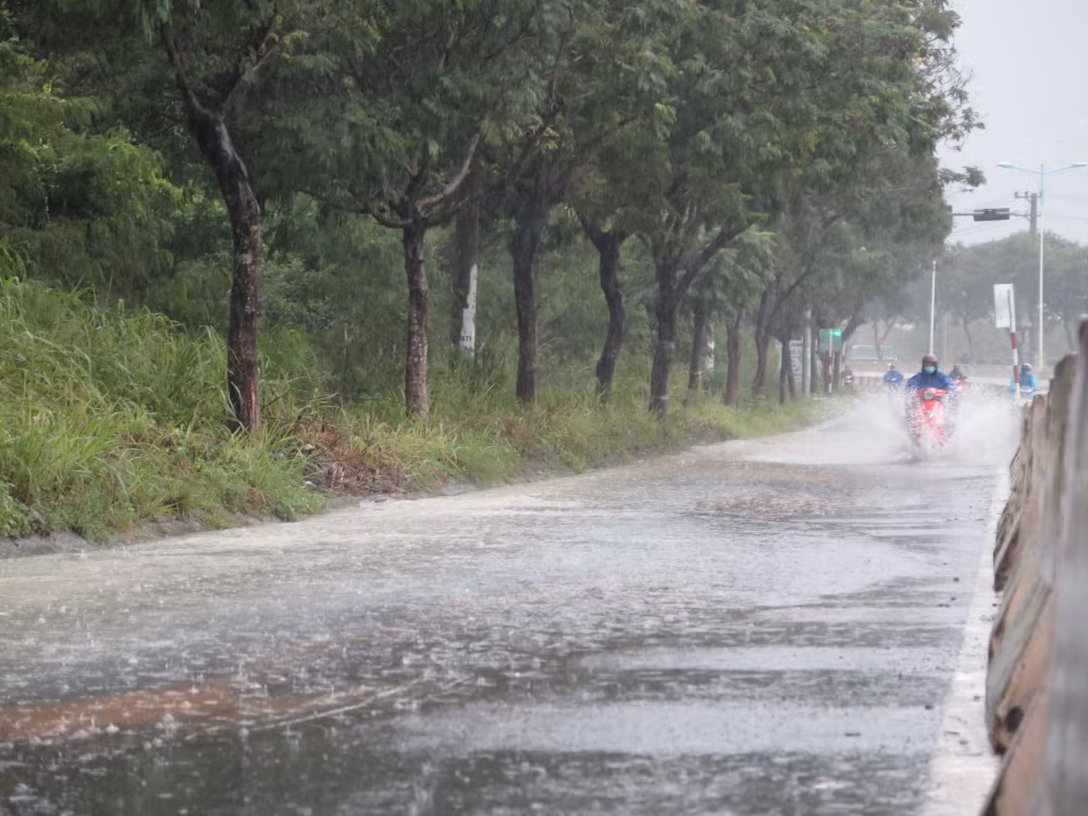 du bao thoi tiet 8 1 2023 mua lon tu quang tri den khanh hoa hinh 1