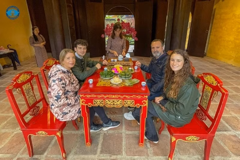hue mo tour thuong tra o hoang cung buoi sang som hinh 1