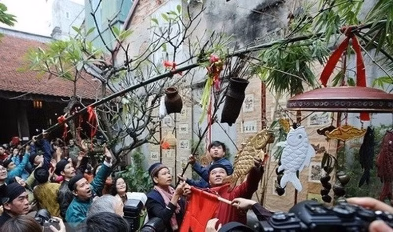 phong dung tet viet truyen thong o pho co ha noi hinh 2