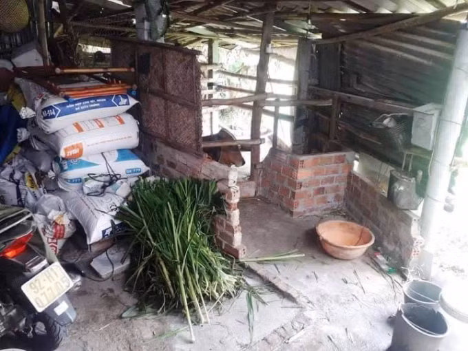 Gia đình H có hoàn cảnh khá khó khăn.