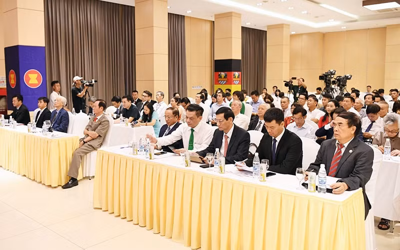 Các đại biểu tham dự hội thảo.
