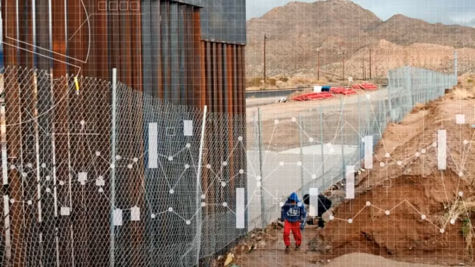 Một bức tường đang được xây dựng dọc theo biên giới giữa Hoa Kỳ và Mexico. Ảnh: Nikkei