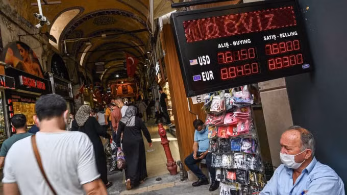 Một khu chợ ở Istanbul, Thổ Nhĩ Kỳ ngày 24 tháng 9 năm 2020 - Ảnh: OZAN KOSE / AFP / Getty