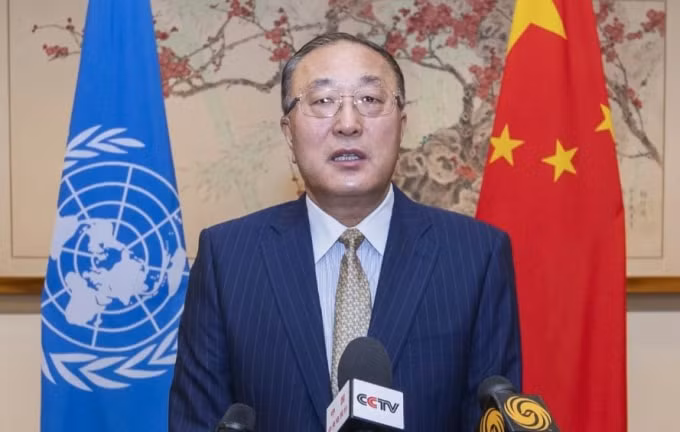 Zhang Jun, đại diện thường trực của Trung Quốc tại Liên hợp quốc, phát biểu trong cuộc họp báo tại New York vào tháng 9 - Ảnh: Xinhua