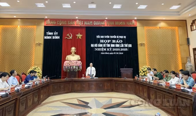 Quang cảnh họp báo thông tin về Đại hội Đảng bộ tỉnh Ninh Bình nhiệm kỳ 2020 – 2025.