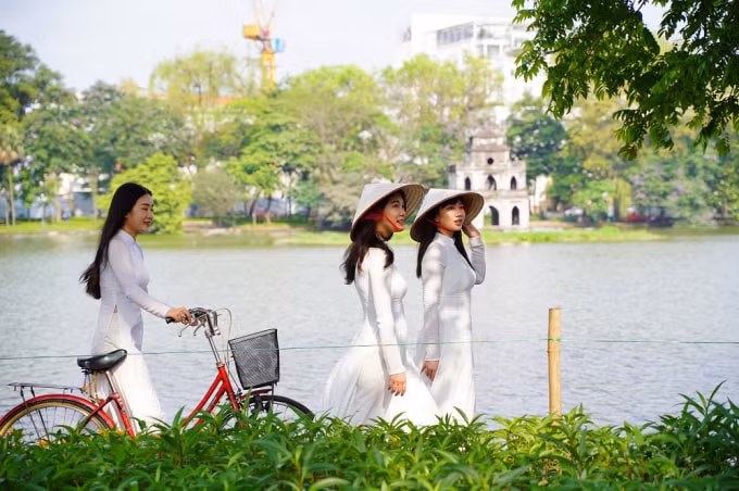 MV “Bao la Việt Nam”.