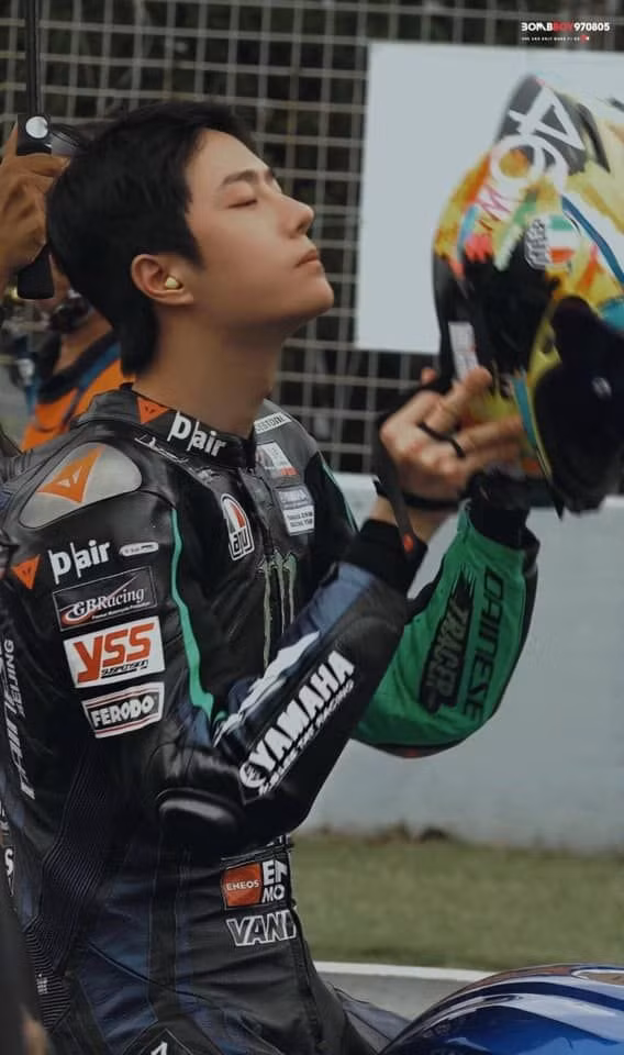 nhất bác2