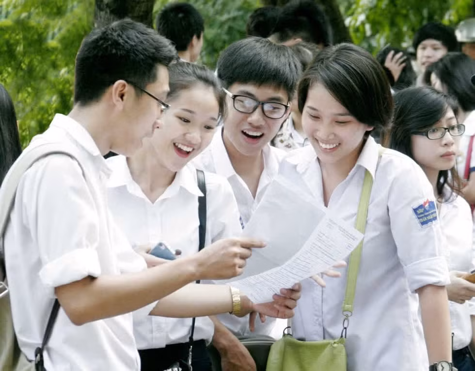 Các thí sinh đã trải qua kỳ thi tốt nghiệp THPT Quốc gia 2020 với điểm số cao ngất ngưởng. Ảnh: internet.