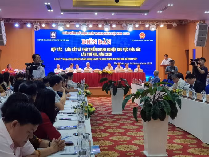 Toàn cảnh diễn đàn