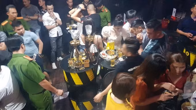 Thời điểm này có 98 người tụ tập hút shisa ở 20 bàn. Ảnh: CACC