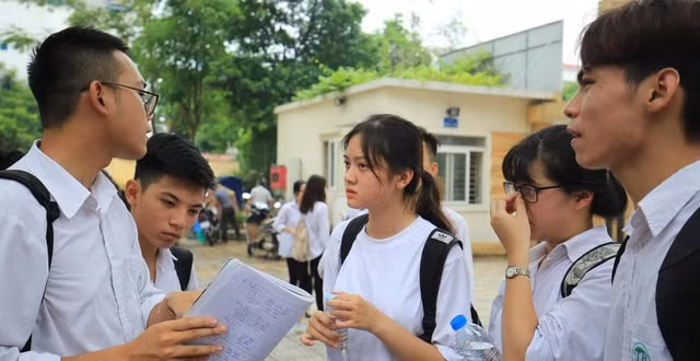 Đề thi 'tăng dễ giảm khó' nhưng không chủ quan. Ảnh: TL