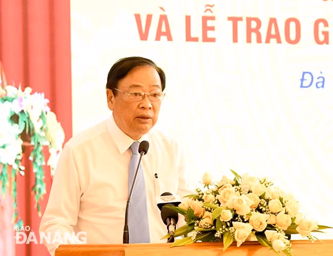 Phó Chủ tịch chuyên trách Hội Nhà báo Việt Nam Mai Đức Lộc đánh giá cao những nỗ lực, kết quả của Hội Nhà báo thành phố đạt được trong nhiệm kỳ qua. Ảnh: Đặng Nở