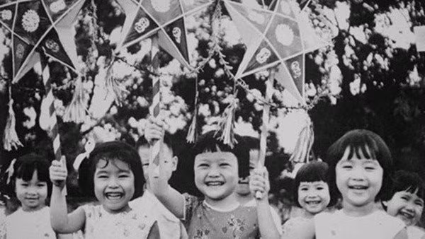 Rước đèn ông sao là truyền thống không thể thiếu trong mỗi dịp tết Trung Thu.