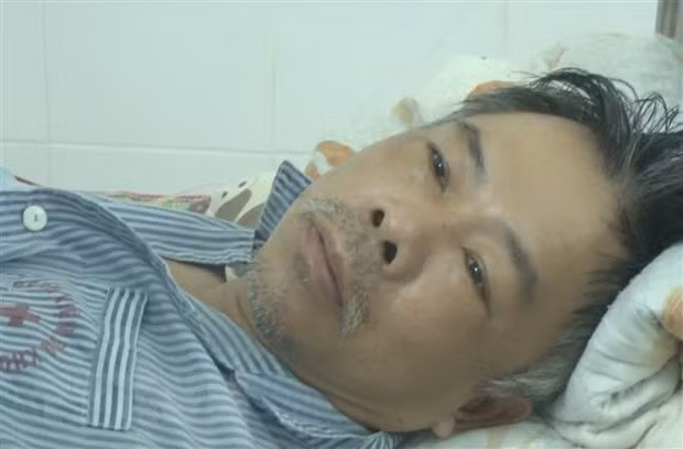 Nghi phạm Nguyễn Duy Hưng tự tử bất thành sau khi giết người đang được điều trị tại Bệnh viện đa khoa tỉnh Hưng Yên. Ảnh: TTXVN