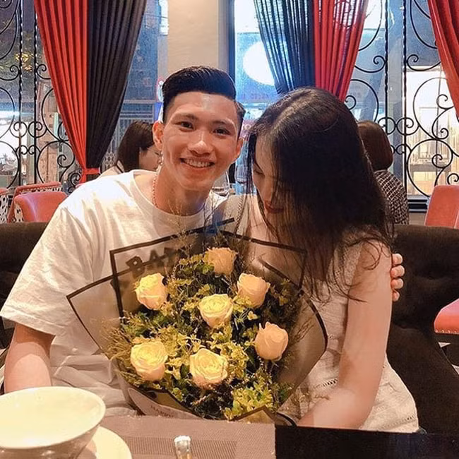 Chuyện tình cảm của Văn Hậu đang được rất nhiều người hâm mộ quan tâm. Ảnh: internet.