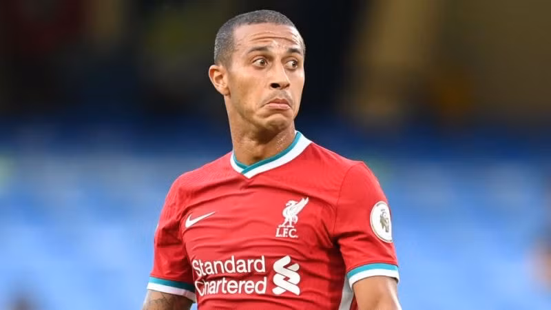 Trước đó, tiền vệ Thiago Alcantara được xác nhận dương tính với nCoV. Ảnh: internet.