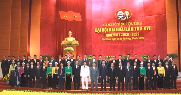 Ban Chấp hành Đảng bộ tỉnh khóa XVII, nhiệm kỳ 2020-2025 ra mắt Đại hội