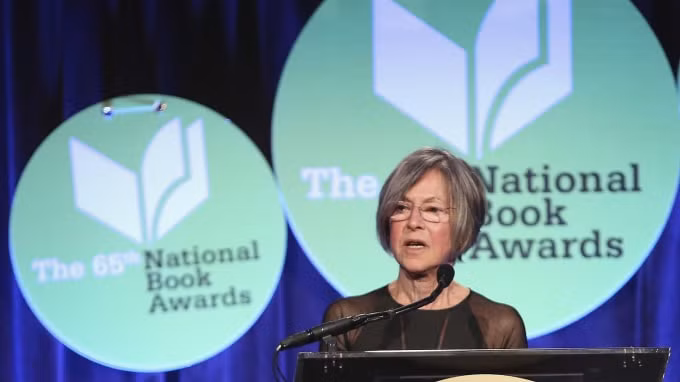 Nhà thơ Louise Gluck. Ảnh: AFP