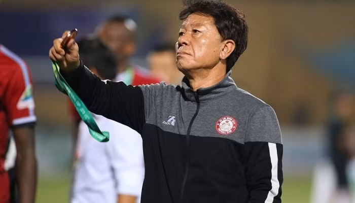 HLV Chung Hae Seong không hài lòng về lịch thi đấu V-League. Ảnh: internet.