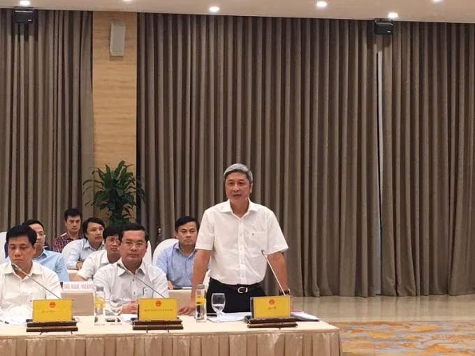 Thứ trưởng Bộ Y tế Nguyễn Trường Sơn thông tin tại buổi họp báo.