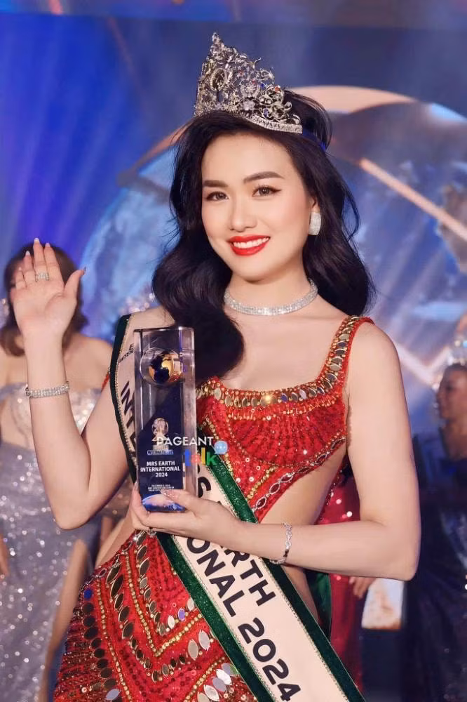 vu thi hoa chien binh am tham dang quang mrs earth international 2024 hinh 19