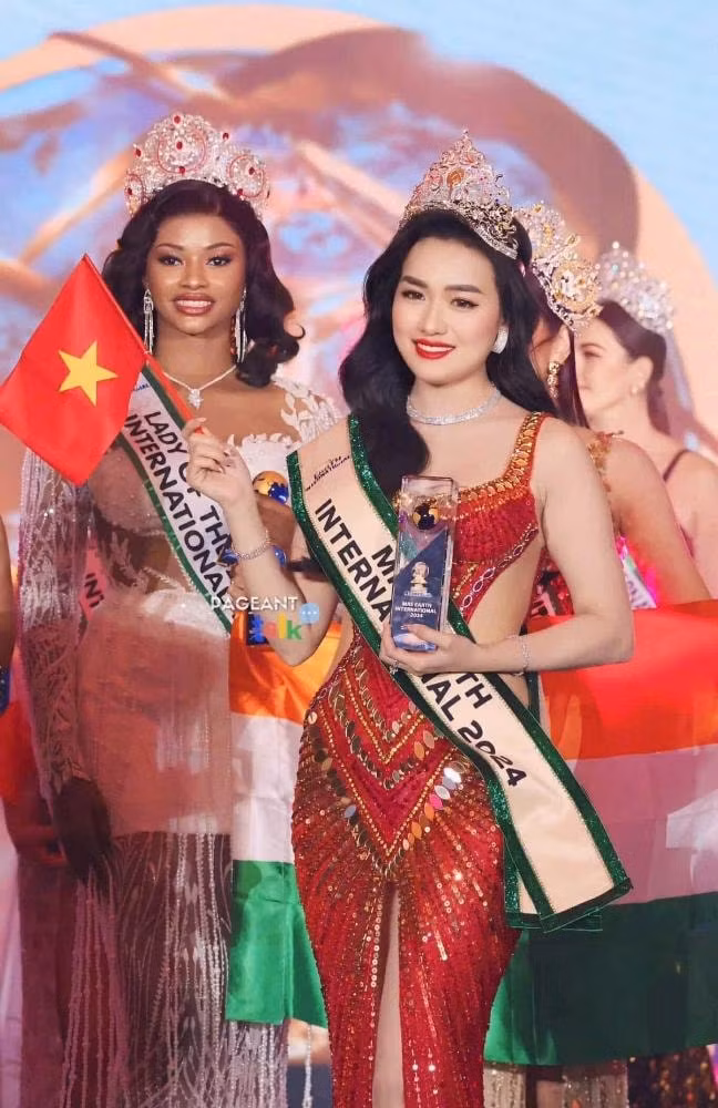 vu thi hoa chien binh am tham dang quang mrs earth international 2024 hinh 4