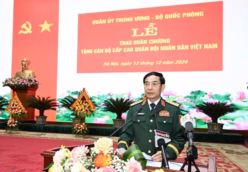 dai tuong phan van giang chu tri le trao huan chuong tang can bo cap cao quan doi nhan dan viet nam hinh 1