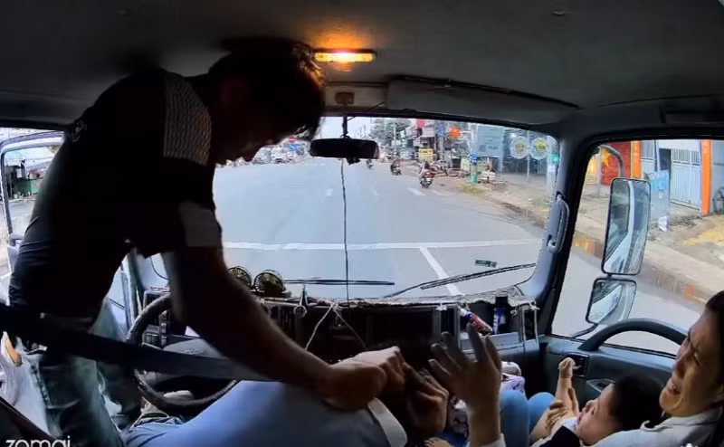 trieu tap doi tuong hanh hung tai xe xe tai khi dung den do hinh 2