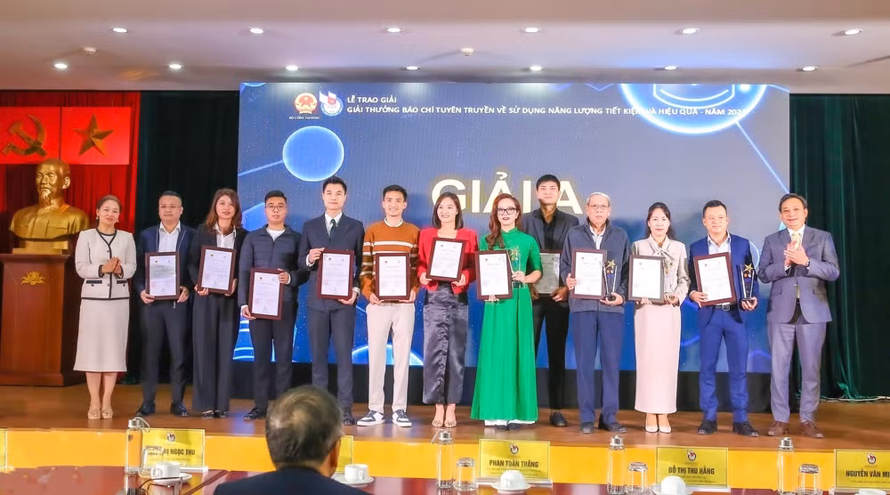 ton vinh nhung tac gia co tac pham xuat sac viet ve su dung nang luong tiet kiem hinh 7