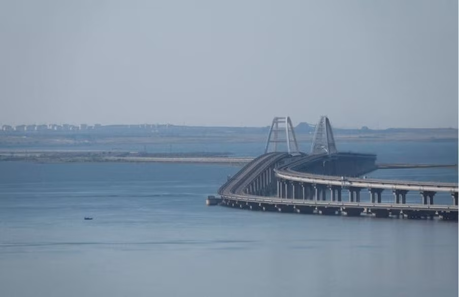 dau tran vao eo bien kerch sau khi tau cho dau cua nga vo tan trong con bao hinh 1