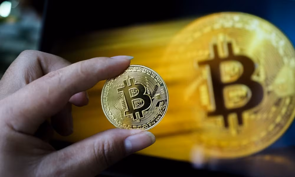 bitcoin lap dinh moi tren 106000 usd khi 1 cong ty dau tu bitcoin duoc dua vao nasdaq 100 hinh 1