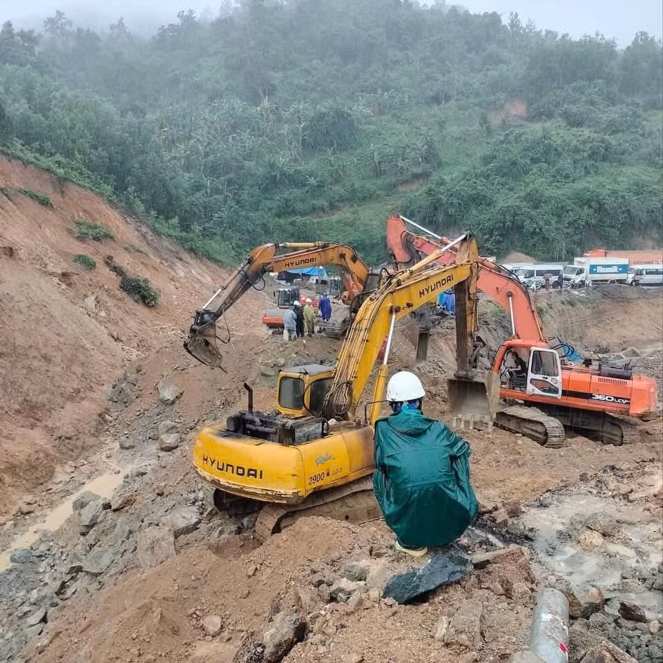 mua lon khien deo an khe bi sat lo ngap sau giao thong ach tac hinh 2