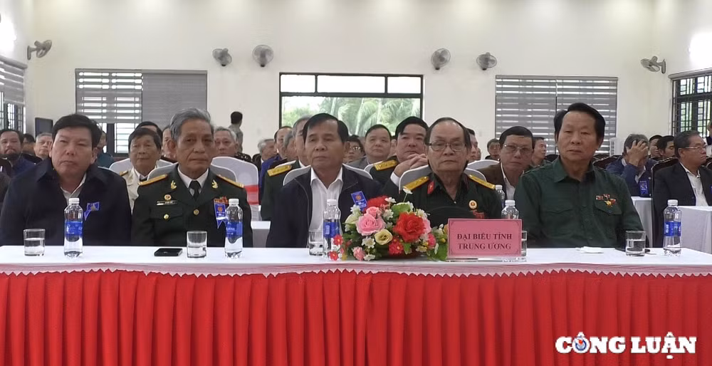 pho chu tich trung uong hoi cuu thanh nien xung phong viet nam than duc nam tang qua cho cac cuu chien binh va gia dinh chinh sach hinh 2