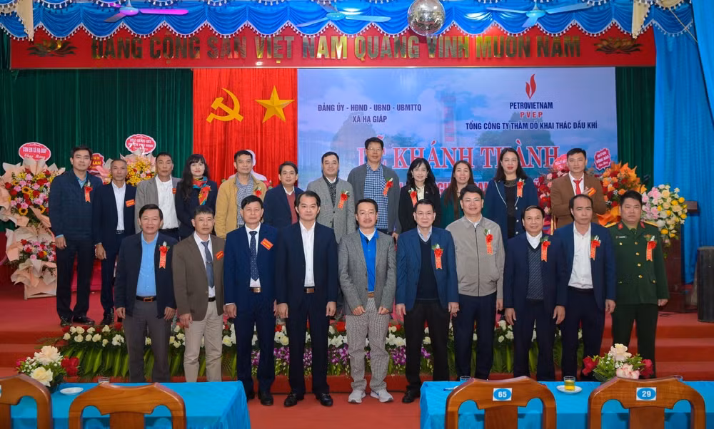 petrovietnam pvep ton tao nghia trang liet si va tai tro kinh phi tu sua truong hoc xa ha giap phu tho hinh 7