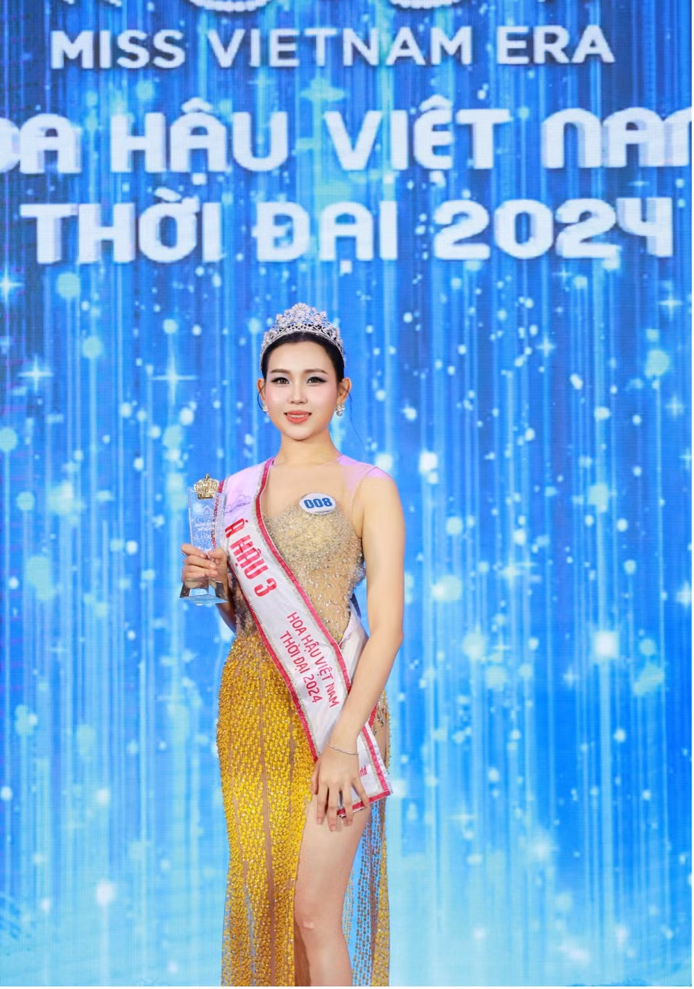 co gai vung dat lua quang tri dang quang hoa hau viet nam thoi dai miss vietnam era 2024 o tuoi 20 hinh 10