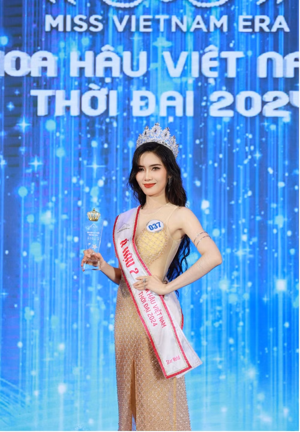 co gai vung dat lua quang tri dang quang hoa hau viet nam thoi dai miss vietnam era 2024 o tuoi 20 hinh 9