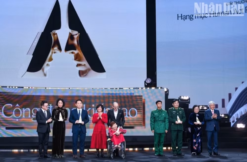 giai thuong human act prize 2024 thong diep ve cong hien dan than vi mot tuong lai tot dep hon cho tat ca moi nguoi hinh 4