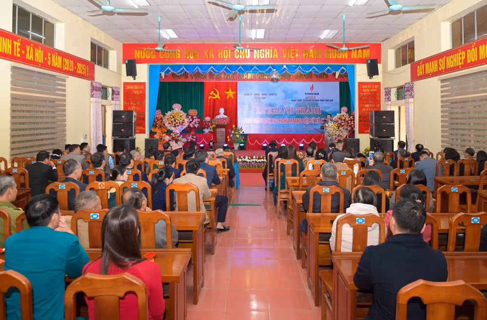 petrovietnam pvep ton tao nghia trang liet si va tai tro kinh phi tu sua truong hoc xa ha giap phu tho hinh 1