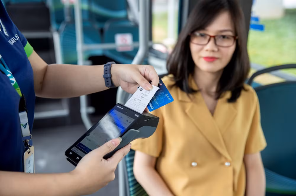 ha noi nhieu tin hieu tich cuc khi trien khai ve xe buyt dien tu hinh 1