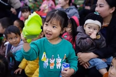 hop qua bat ngo tu vinamilk va quy sua danh tang tre tho vung cao tuyen quang hinh 8