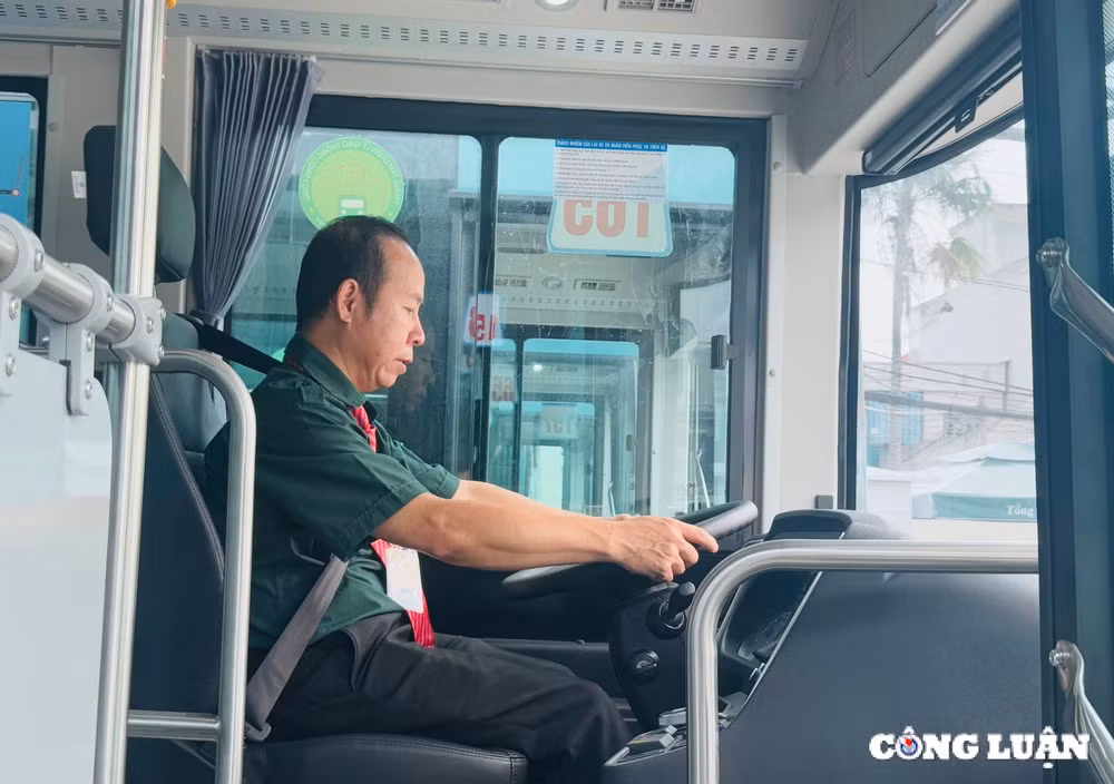 giao dien doc dao cua 17 tuyen buyt dien ket noi metro so 1 tp hcm hinh 4