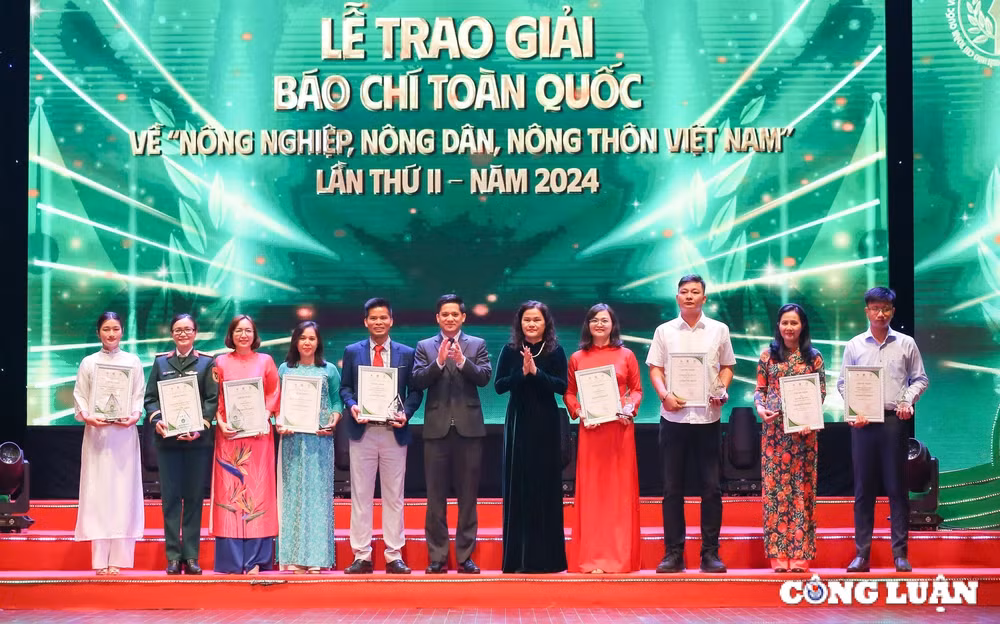 le trao giai bao chi toan quoc ve nong nghiep nong dan nong thon viet nam lan thu ii nam 2024 hinh 7