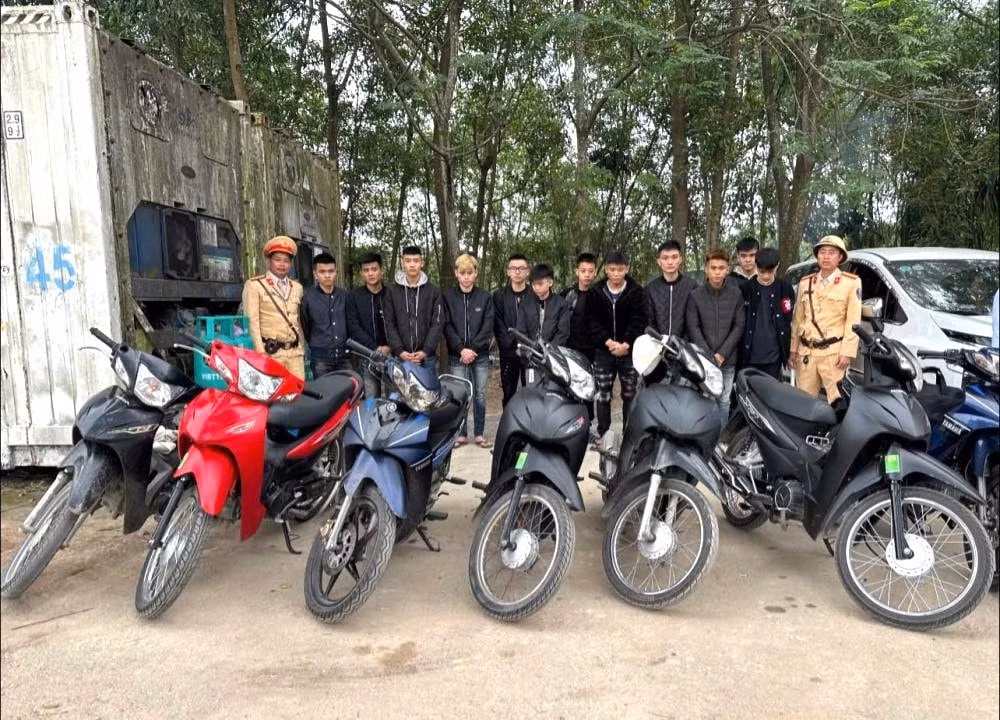12 thanh nien nghe an gay nao loan tren duong khi vao ha tinh don ban tu hinh 2