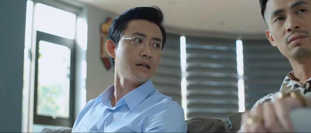 Thiệu tỏ ra lo lắng khi thông tin về vụ hối lộ bị lộ, đe dọa đến mối quan hệ giữa doanh nghiệp và lãnh đạo.