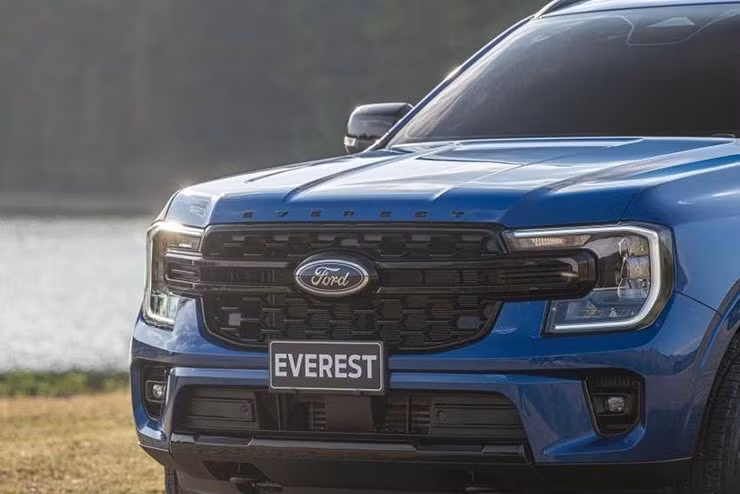 Hệ thống đèn LED Matrix trên Ford Everest