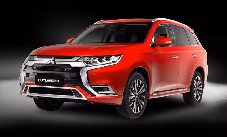 Phần đầu xe Mitsubishi Outlander với lưới tản nhiệt mới