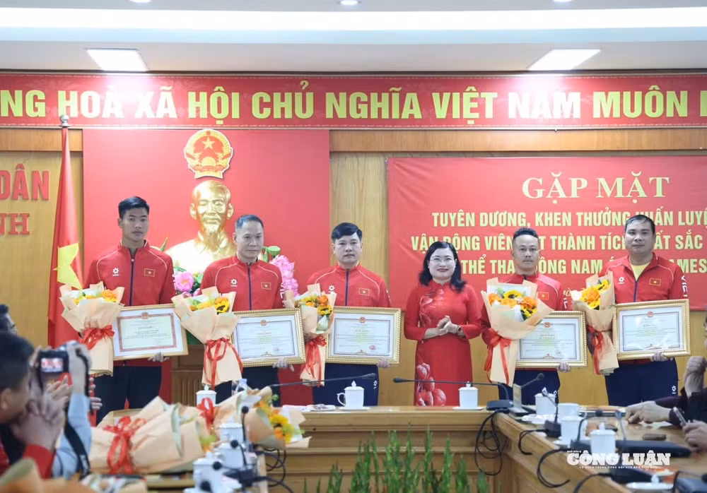 gen-h-z7383420431117_3b4cfeaaf1cc93b1c9e67bbd682061d4.jpg