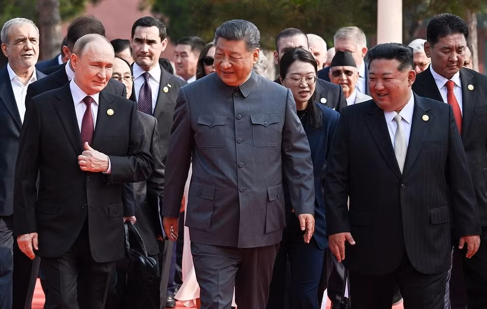 Tổng thống Nga Vladimir Putin, Chủ tịch Trung Quốc Tập Cận Bình và nhà lãnh đạo Triều Tiên Kim Jong Un Sergey Bobylev/POOL/TASS