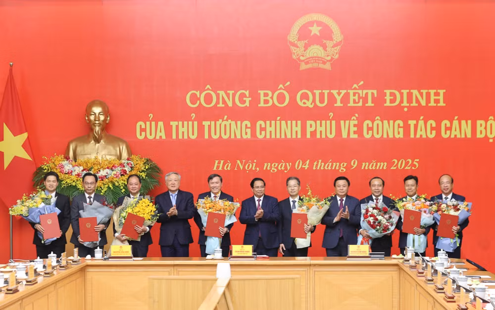 Thủ tướng trao quyết định bổ nhiệm lãnh đạo 8 bộ, cơ quan- Ảnh 13.